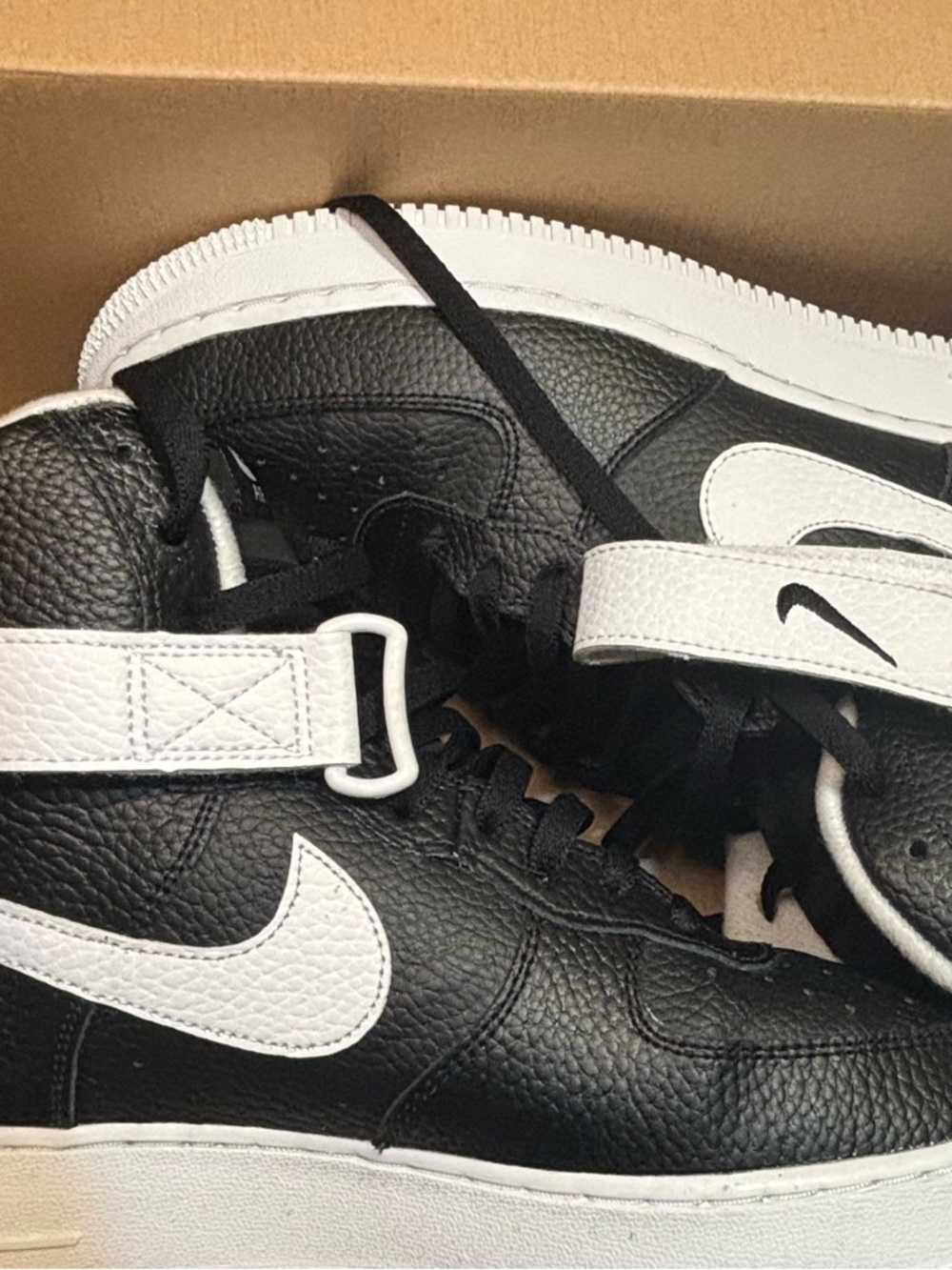 Nike Men's Black White Athletic Sneakers